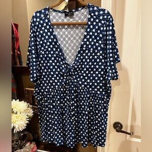 Lane Bryant Blue/White Geo Twist Chest Swing Baby Doll Top NWOT Plus 26/28